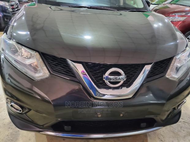 Green 2017 Nissan X-Trail - Sleek and Efficient SUV Offer
