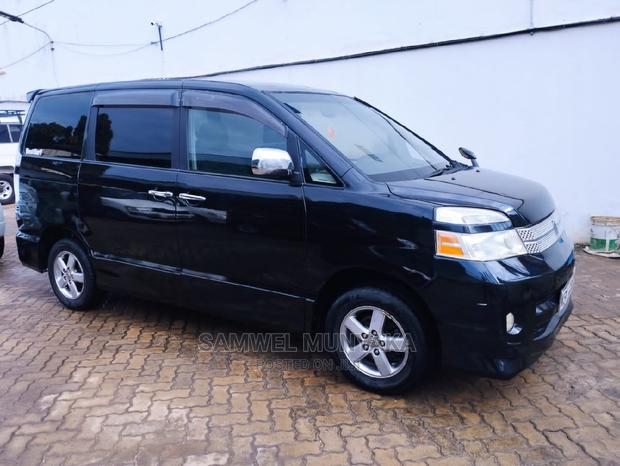 Pre-owned 2010 Toyota Voxy Black - Exceptional Condition!