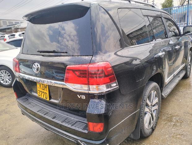 Powerful 2017 Toyota Land Cruiser 4.6 V8 ZX Black: Pure Adventure