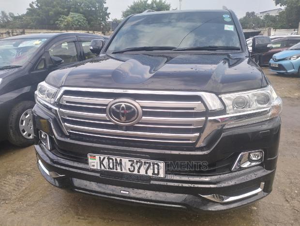 Powerful 2017 Toyota Land Cruiser 4.6 V8 ZX Black: Pure Adventure