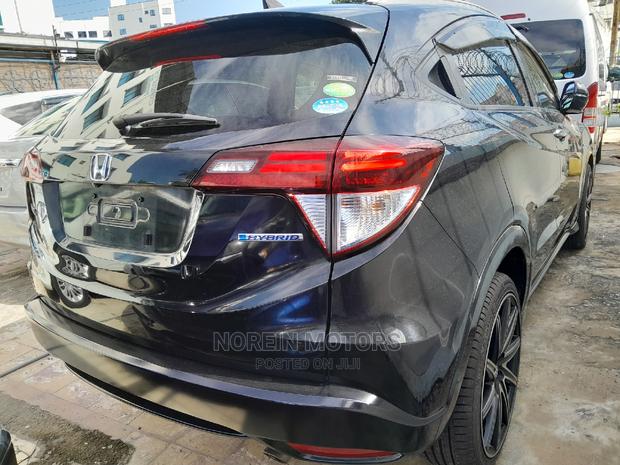 Honda Vezel 2016 Black - Spacious and Stylish Compact SUV