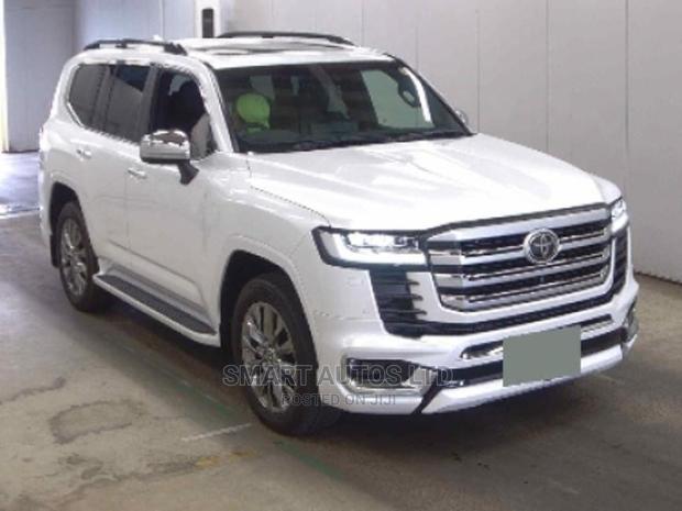 2021 Toyota Land Cruiser Pearl: Experience the Ultimate Off-Road Jour