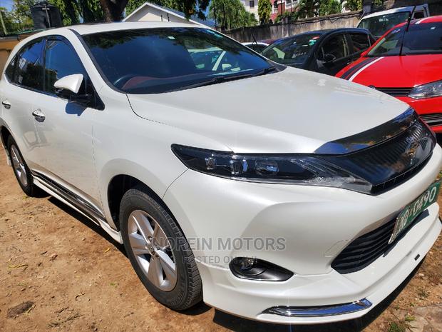 2016 Toyota Harrier Pearl - Stylish and Spacious SUV