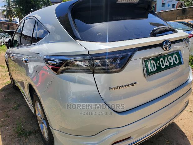 2016 Toyota Harrier Pearl - Stylish and Spacious SUV