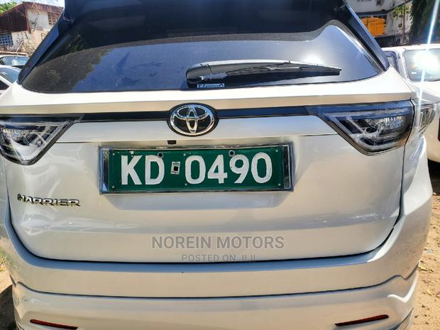 2016 Toyota Harrier Pearl - Stylish and Spacious SUV
