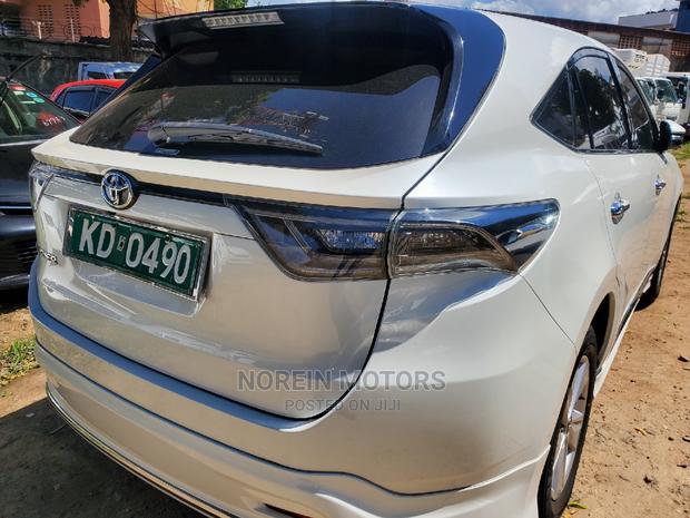 2016 Toyota Harrier Pearl - Stylish and Spacious SUV