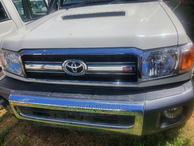 Beige 2016 Toyota Land Cruiser - Discover Luxury and Performance