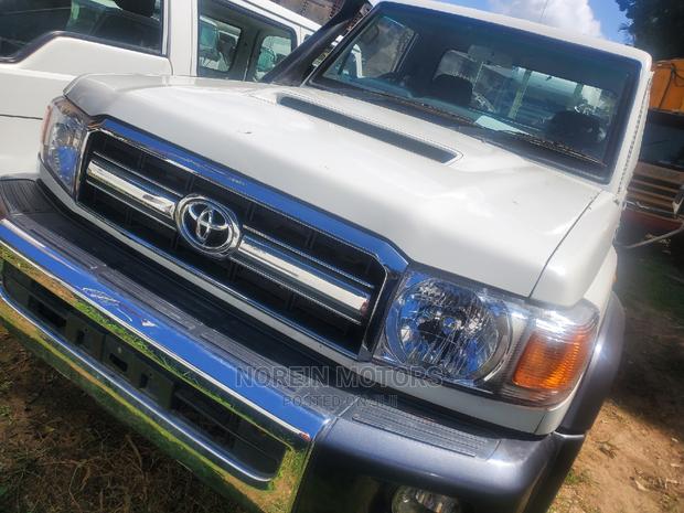 Beige 2016 Toyota Land Cruiser - Discover Luxury and Performance