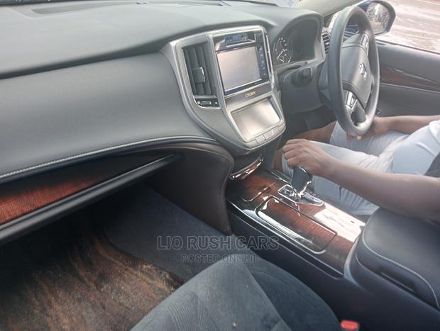 New 2016 Toyota Crown Black - Stylish Sedan Available