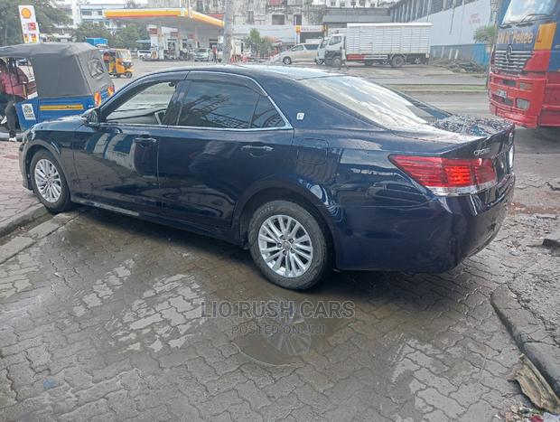 New 2016 Toyota Crown Black - Stylish Sedan Available