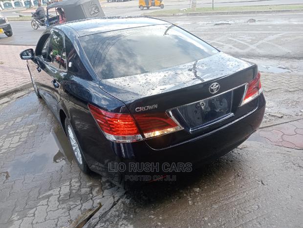 New 2016 Toyota Crown Black - Stylish Sedan Available