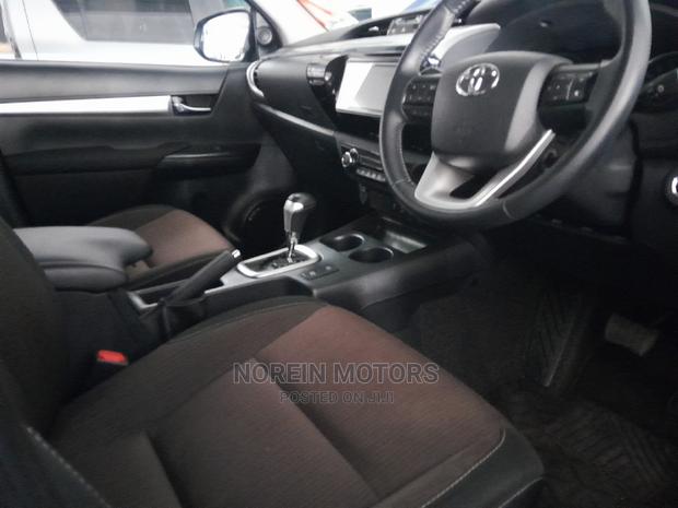 2016 Toyota Hilux Blue: Reliable and Efficient