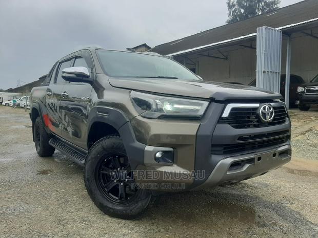 2016 Toyota Hilux in Gray - Second-hand Truck Offer
