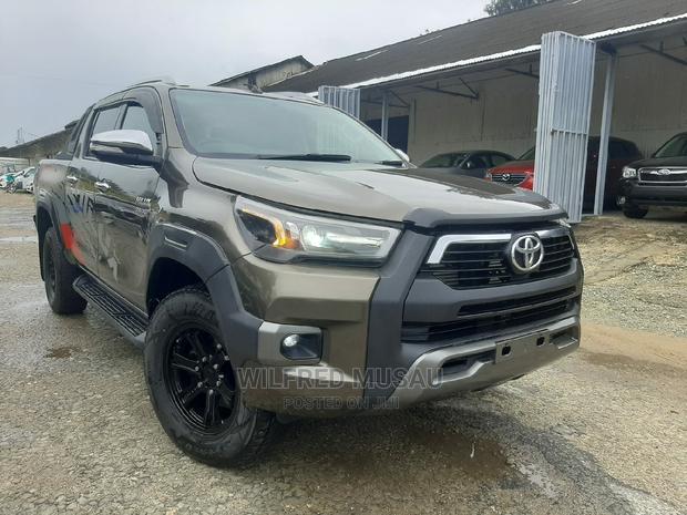 2016 Toyota Hilux in Gray - Second-hand Truck Offer