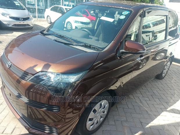 Toyota Spade 2016 Brown