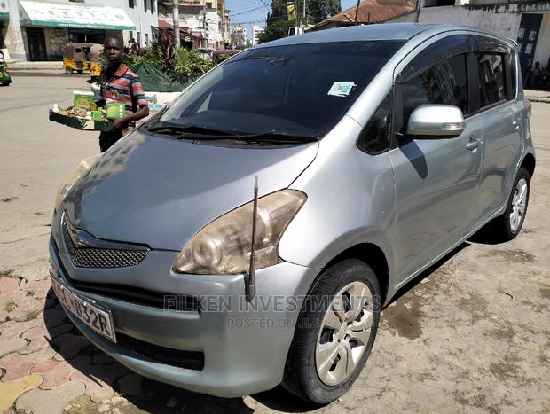 Toyota Ractis 1.5 FWD 2008 Silver