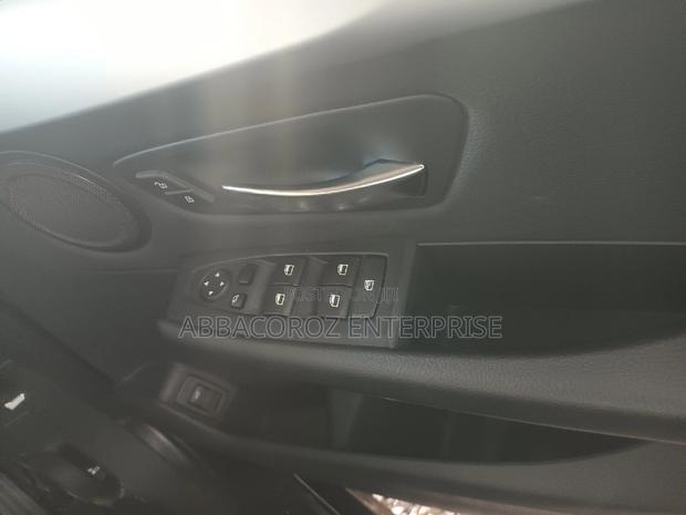 BMW 320i 2016 Black