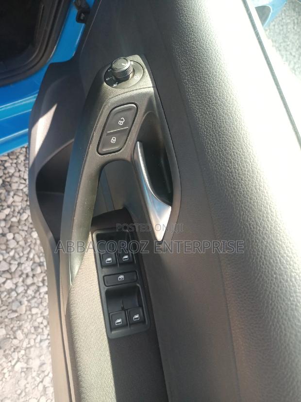 Volkswagen Golf 2016 Blue