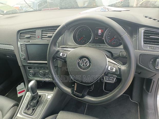 Volkswagen Golf Variant 2017 White: Efficient and Versatile