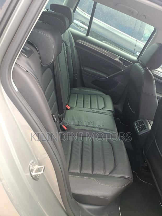 Volkswagen Golf Variant 2017 White: Efficient and Versatile