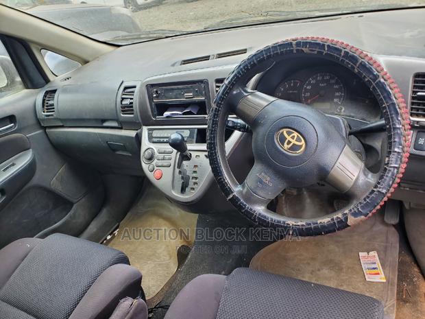 Toyota Wish 2004 Blue