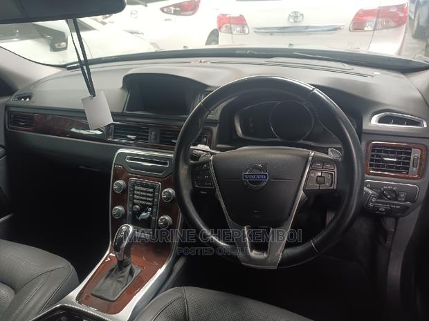 Volvo V70 2016 Gray