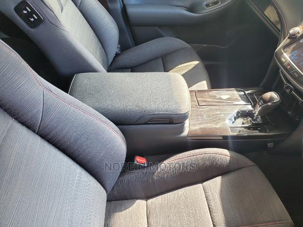 2016 Toyota Crown Off-White Leather Interior Car For Sale