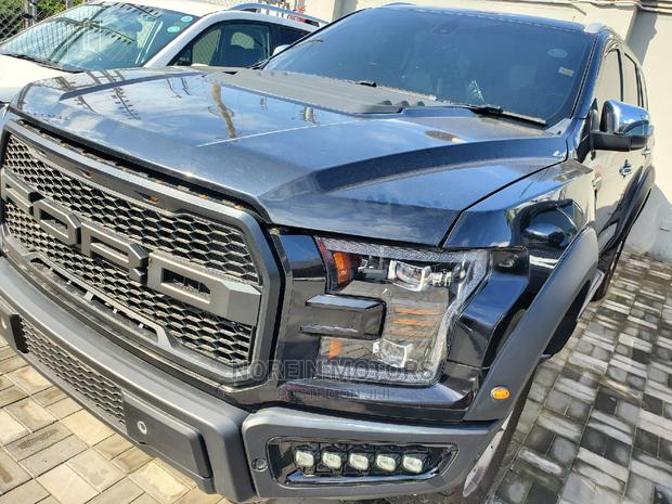 Ford Everest 2016 Matt Black - Stylish and Capable Off-Road Vehicle