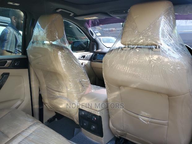 Ford Everest 2016 Matt Black - Stylish and Capable Off-Road Vehicle