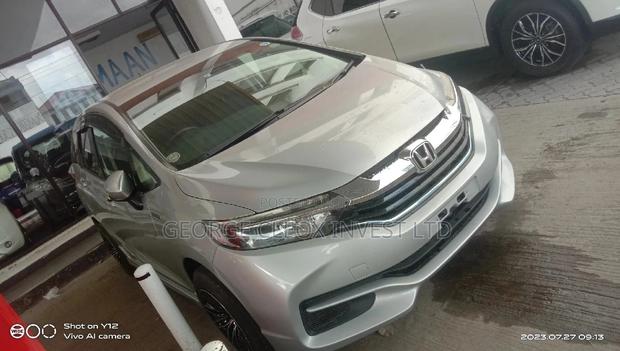 Honda Fit Shuttle 2016 Silver