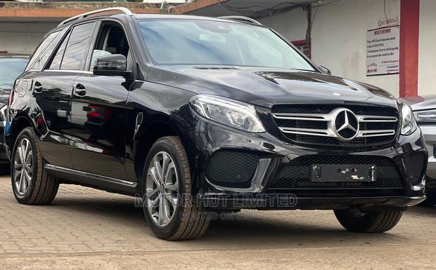 Luxury SUV: 2016 Mercedes-Benz GLE-Class GLE 250d 4MATIC