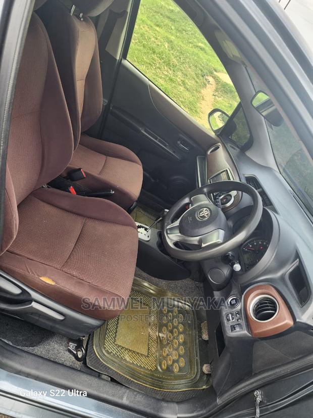 Toyota Vitz 1.0 FWD 5dr 2011 Black - Stylish and Reliable