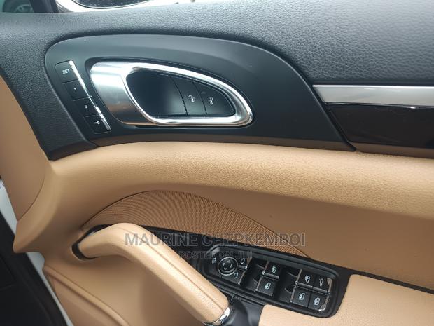 Porsche Cayenne 2016 White