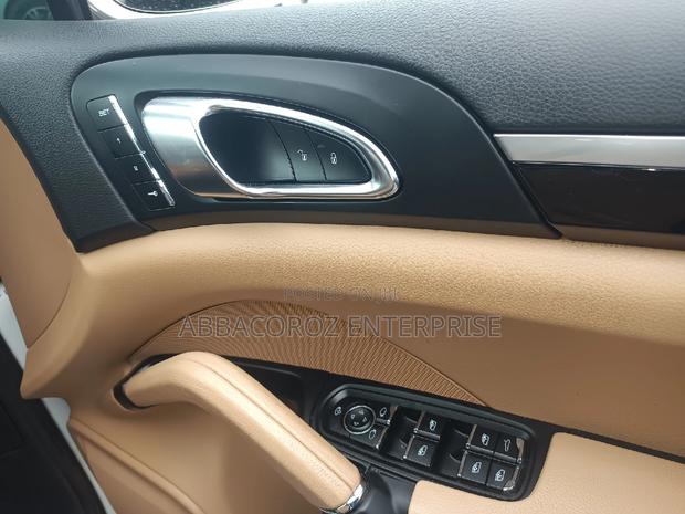 Porsche Cayenne 2016 White
