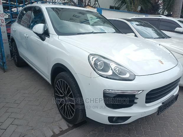 Porsche Cayenne 2016 White