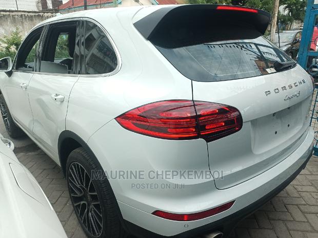 Porsche Cayenne 2016 White