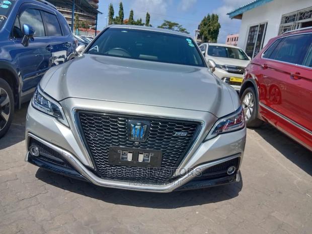 2020 Toyota Crown Premium Silver: Experience the Ultimate Ride