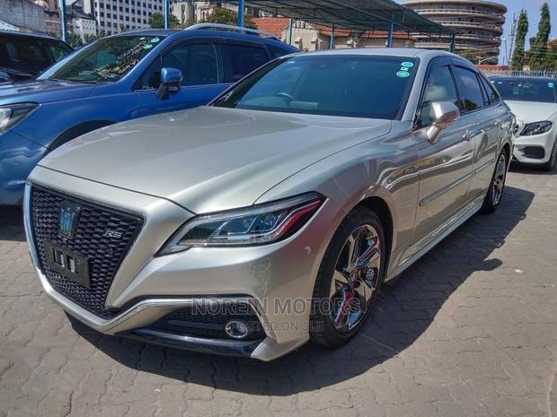 2020 Toyota Crown Premium Silver: Experience the Ultimate Ride