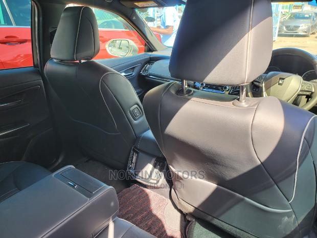 2020 Toyota Crown Premium Silver: Experience the Ultimate Ride