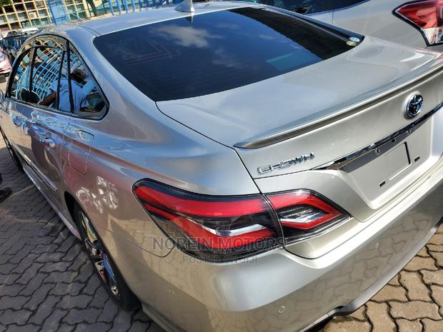 2020 Toyota Crown Premium Silver: Experience the Ultimate Ride