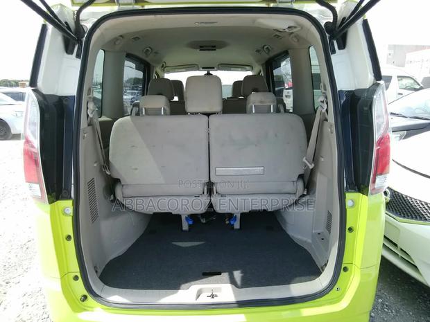 Nissan Serena 2017 Green
