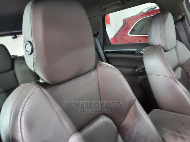 White 2017 Porsche Cayenne - Pre-owned Sports Utility Vehicle