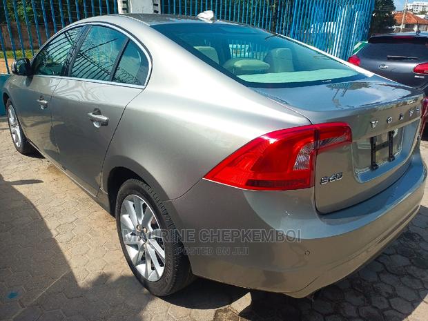 Volvo S60 T4 Base 2016 Gray