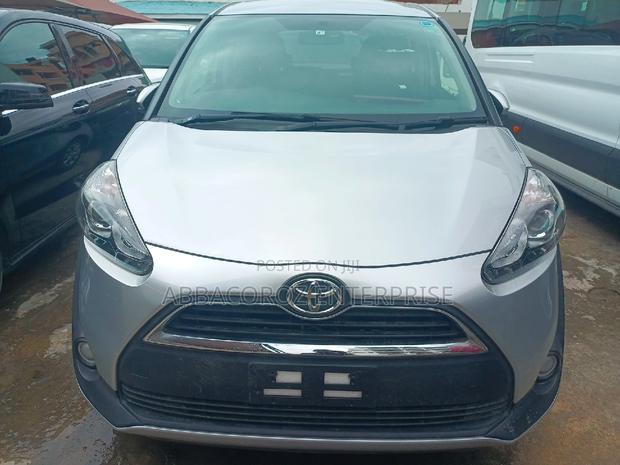 Toyota Sienta 1.5 AWD (6-seater) 2016 Silver