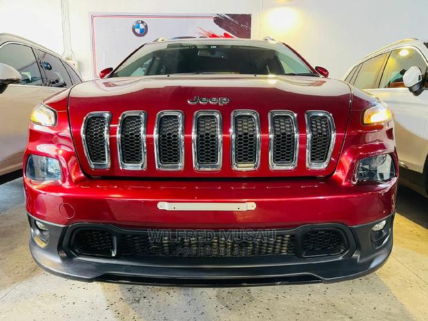 Red 2015 Jeep Grand Cherokee - Stylish, Powerful, and Reliable