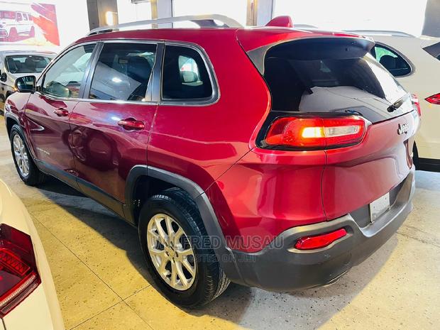 Red 2015 Jeep Grand Cherokee - Stylish, Powerful, and Reliable