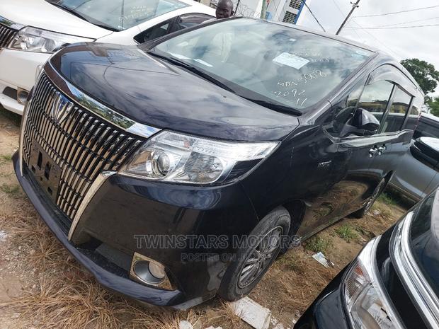 2017 Toyota Esquire Hybrid 7-Seater Black 1.8L FWD
