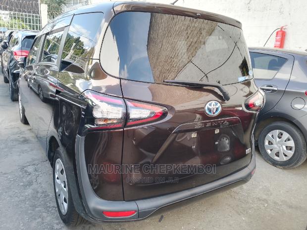 Toyota Sienta 2016 Brown
