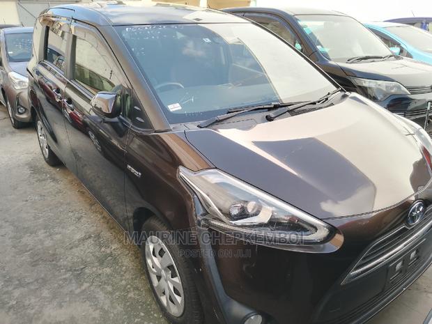 Toyota Sienta 2016 Brown
