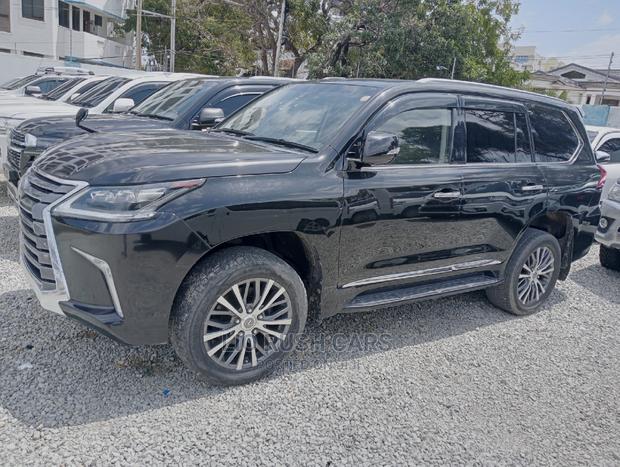 Luxury Black 2016 Lexus LX 570: Powerful and Elegant SUV for Sale